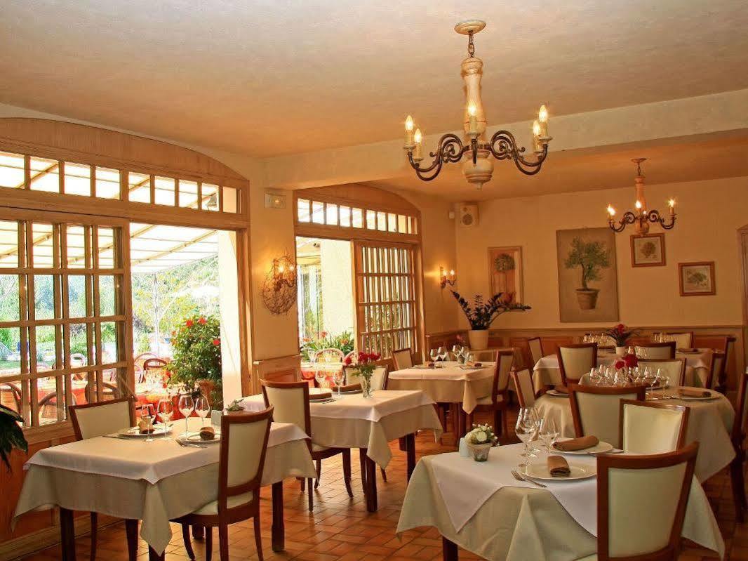 Logis Hotel Restaurant Le Chene Vert Rocher Zewnętrze zdjęcie