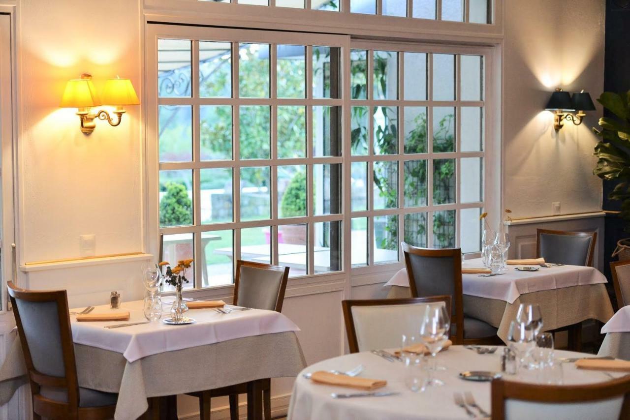 Logis Hotel Restaurant Le Chene Vert Rocher Zewnętrze zdjęcie